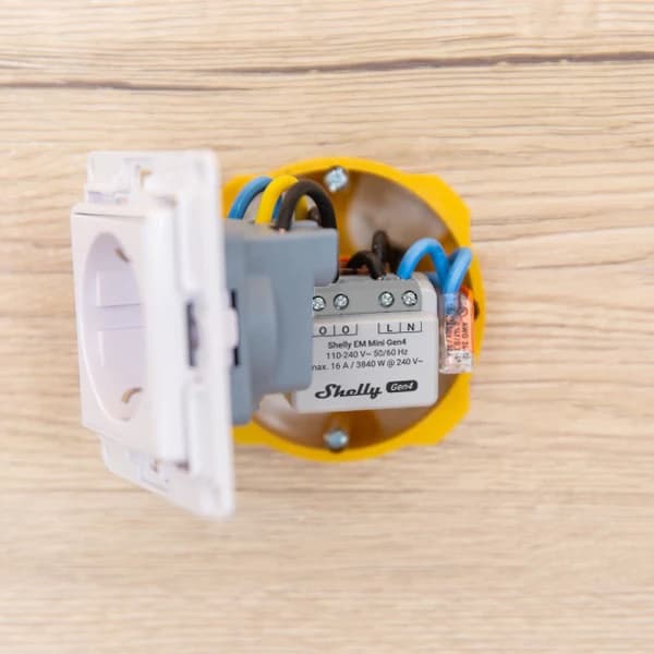 Shelly EM Mini Gen4 Reläkontakt