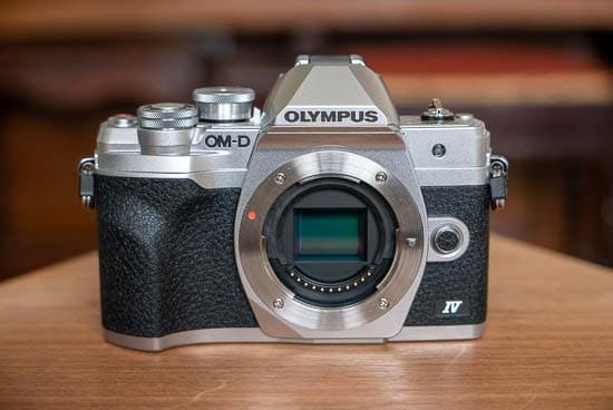 Olympus OM-D E-M10 Mark IV 20.3Megapixel Sölv Digitalkamera