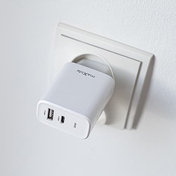 Maxlife MXTC-10-20AC PD QC laddare 1x USB-C 1x USB 20W vit