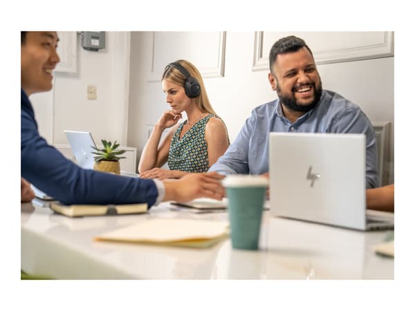 HP Poly Voyager Surround 80 UC trådlös hörlurar svart