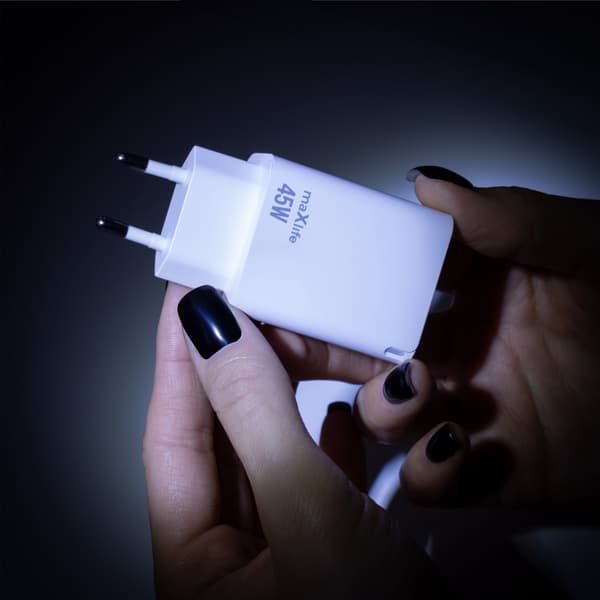 Maxlife MXTC-09-45AC GaN PD QC laddare 1x USB-C 1x USB 45W vit vit