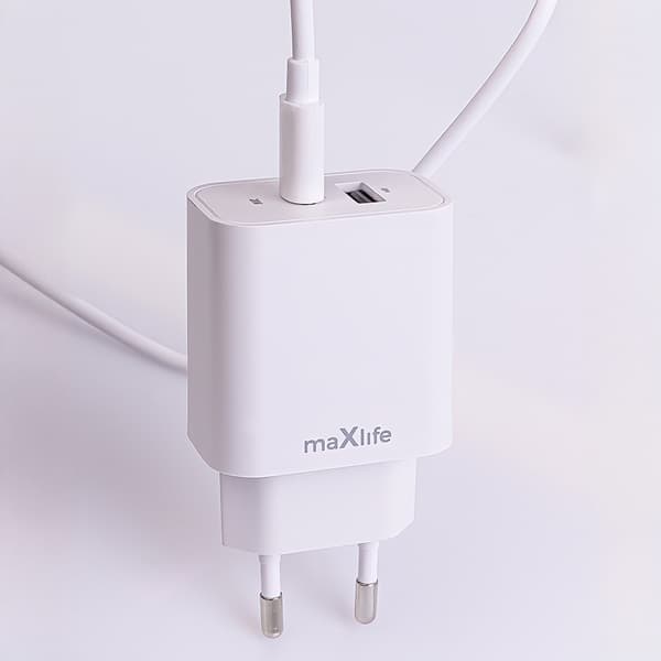 Maxlife MXTC-06-20AC PD QC laddare 1x USB-C 1x USB 20W vit + USB-C - USB-C kabel 20W vit