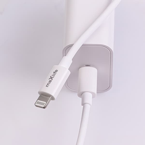 Maxlife MXTC-06-20C PD QC-laddare 1x USB-C 20W vit + USB-C - Lightning-kabel 20W vit