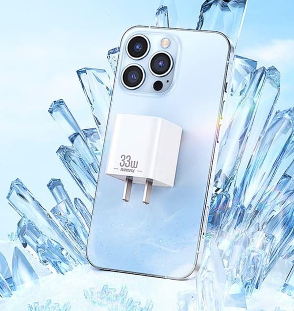 REMAX VÄGGLADDARE BATT SERIES PD QC 33W RP-U26 1xUSB + 1xUSB-C vit vit