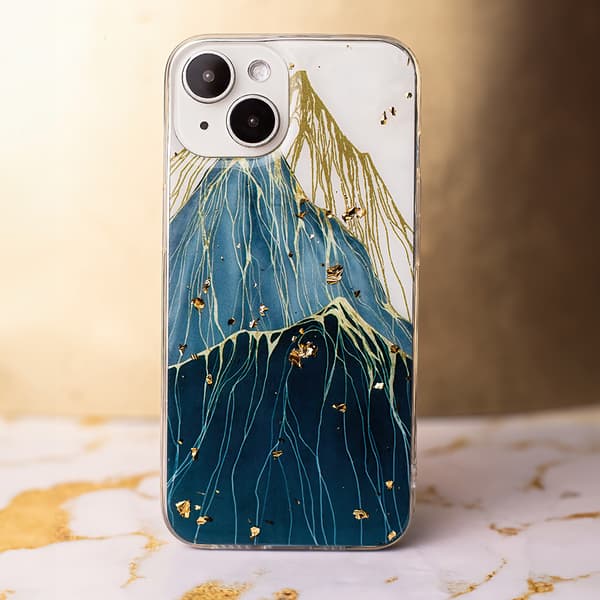 Guld Glam skal för iPhone 15 mountain