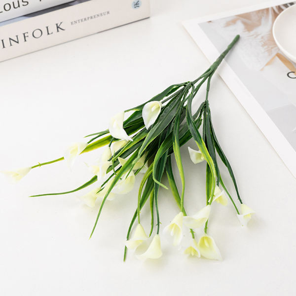 4 Kunstige Calla Lily Planter i Plast for Hjemmedekorasjon