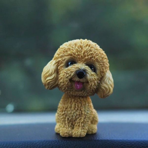 Bilsöt figur av hund som skakar på huvudet