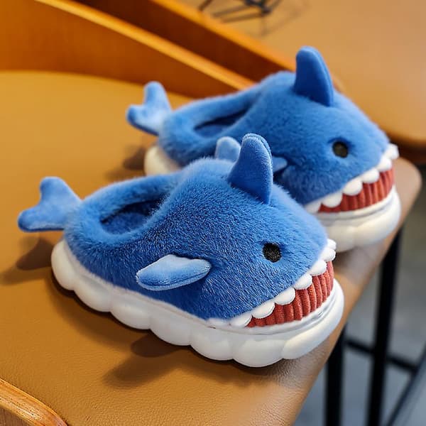 Bløde hajslippers i plys - søde hajsandaler til vinter til piger og drenge. 30-31.