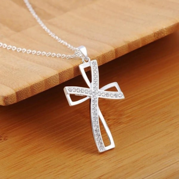 Vacker silverhalsband - Kors med vita CZ-kristaller silver