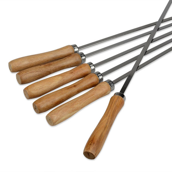 Sett med 6 flate grillspyd i rustfritt stål med treskaft
