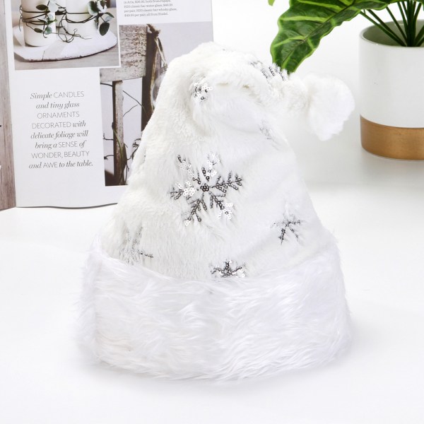 2 vita plysch jultomteluvor med pärlbroderade snöflingor i guld och silver, broderade jultomteluvor för vuxna, festliga heminredningar