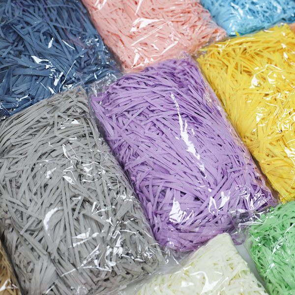600g förpackning strimlat raffiapapper - Crinkle konfetti för presentkorg