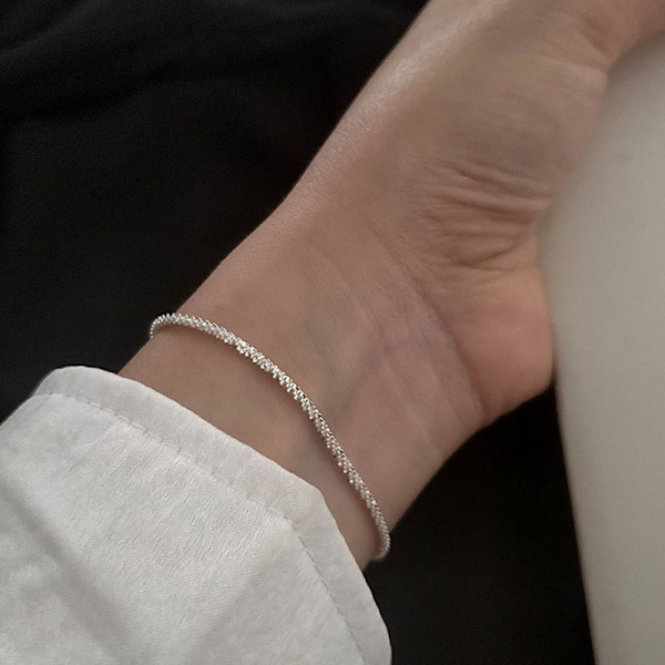 Hieno hopeinen ketjukoru, kiiltävä hopeinen lenkkikoriste naisten korulahjoihin
