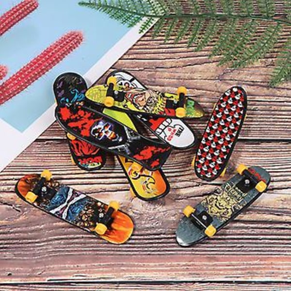 Mini Skateboard Fingerboard Leksak 1:6 Dockhus Mini Fyrahjuls Skateboard