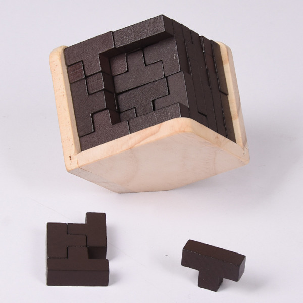 1 st 3D träpussel i brunt. Genius Skills Builder T-formade bitar