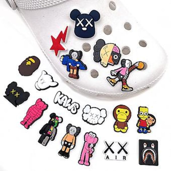 18 st/set Kaws Skocharm Smycken Trendiga Skocharm för DIY Croc Sandaler Armband Armband Dekoration Tillbehör ( )