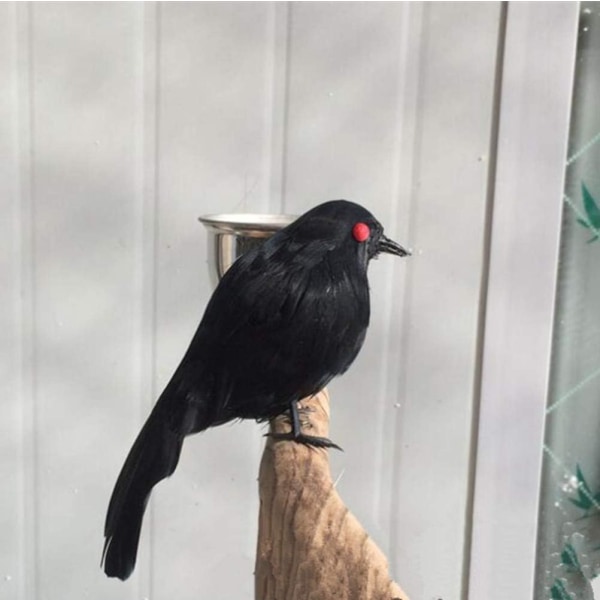 Höyhenvariset näyttävät realistisilta varisilta, lintu musta sulkavaris