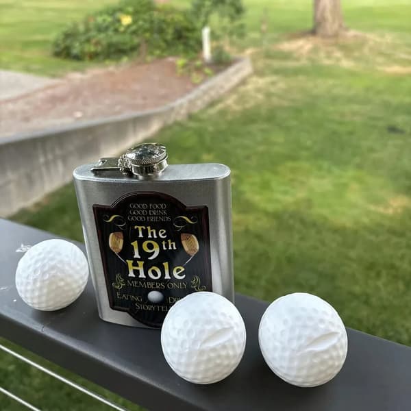 Shotglas i form av en golfboll