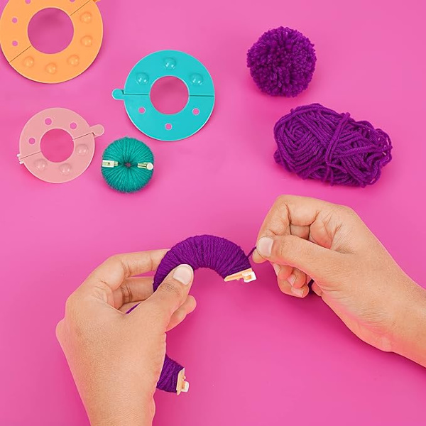 Plast Pompom Maskine (Sæt af 4) - 4 Størrelser (3,5/5,5/7 og 9 cm)