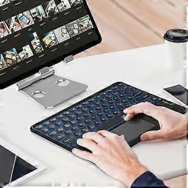 Mångsidigt trådlöst Bluetooth-tangentbord med pekplatta för bred kompatibilitet, saxmekanism säkerställer bekväm skrivning och uppladdningsbar design