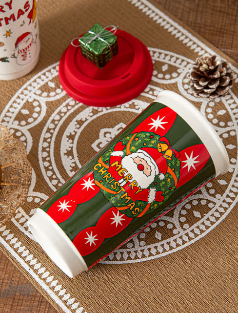 Julig tecknad keramikmugg med jultomte – Stor kaffemugg/vattenmugg med silikonlock