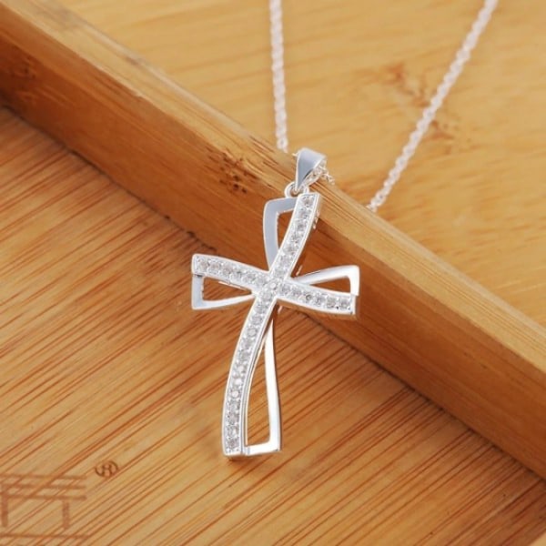 Vacker silverhalsband - Kors med vita CZ-kristaller silver