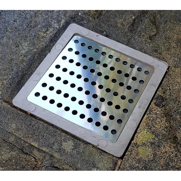 304 ruostumattomasta teräksestä valmistettu viemäri, jolla vältät tukkeutuneet viemärit
