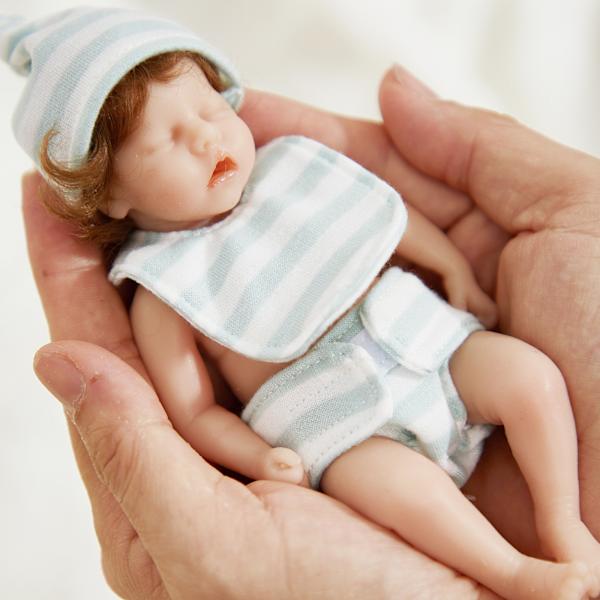 1 x 6 tommer mini realistisk baby pige nyfødt krøllet hår rødder dragt silikone fuld krop sovende baby dukke 15cm