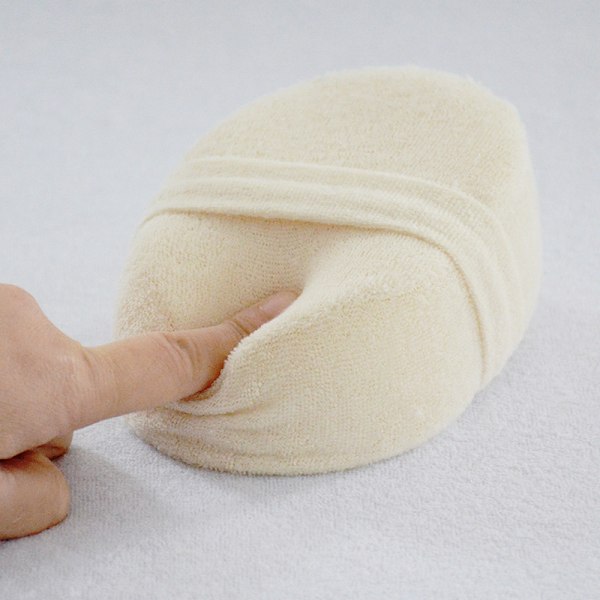 Set med 2 Exfolierande Badbollar, Badhandduk och Ryggsvamp