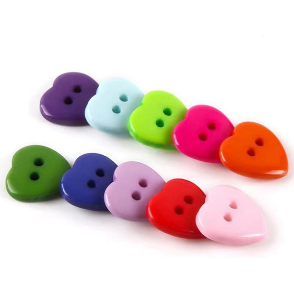 100 stk 2 hull knapper hjerteformede knapper harpiks syknapper blandede knapper for sying DIY håndverksprosjekter dekorasjon 1,5 cm