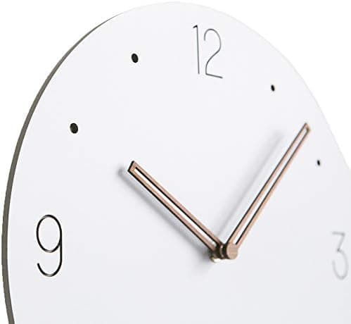 Modern minimalistisk trä på vit tyst väggklocka
