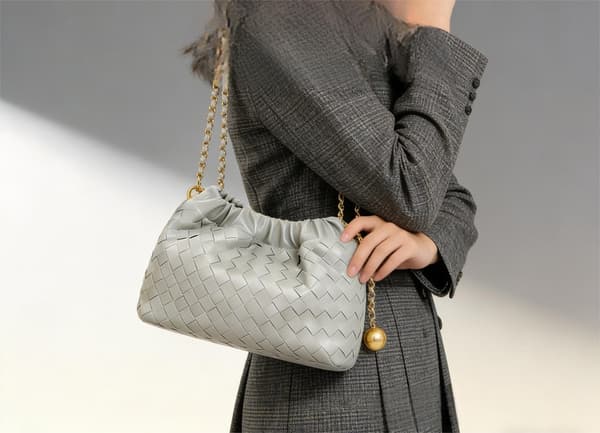Vävd Kedja Molnväska Agate Gray