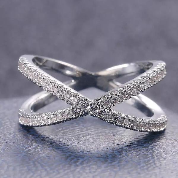 Guldbelagt X-ring med simulerede diamanter   Krydsring til kvinder