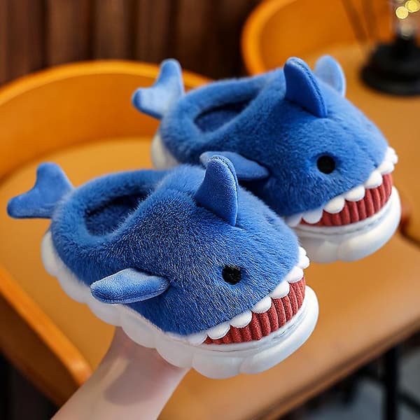 Bløde hajslippers i plys - søde hajsandaler til vinter til piger og drenge. 30-31.