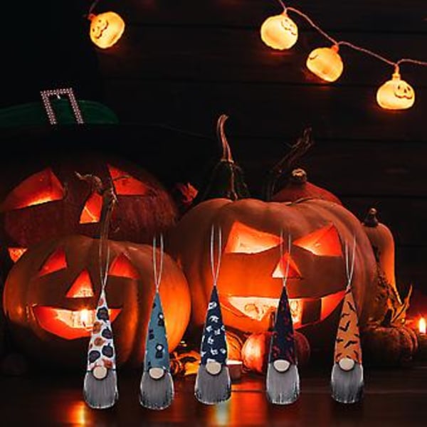 Nye Halloween-pynt i forskellige varianter - små ornamenter med flagermus, edderkop, græskar og gnome (dybe farver (5 stk.))