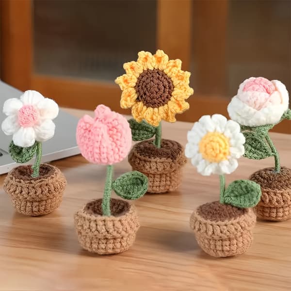 Håndheklet kunstig blomsterdekorasjon - dobbeltbladet tusenfryd