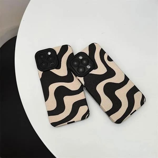 Stilfuldt, enkelt og sødt telefoncover med zebraprint til iPhone 15