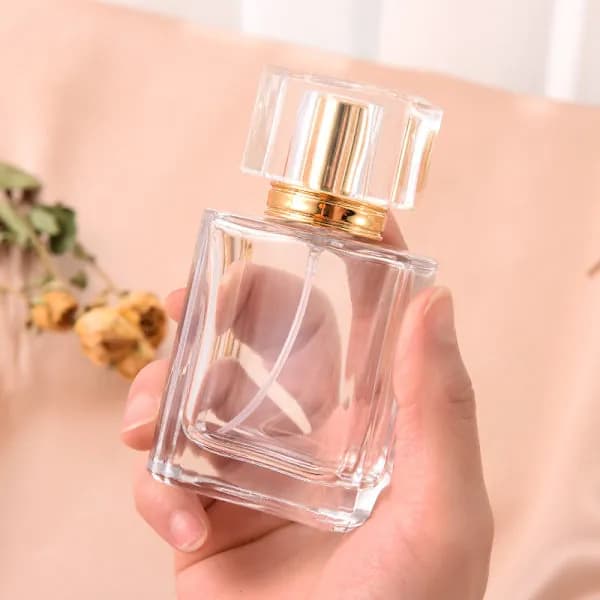 Uudelleentäytettävä hajuveden suihkepullo, lasipullo, kulta, 50 ml.