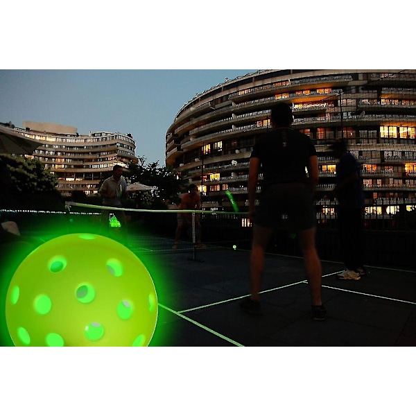 Glow In The Dark Pickleball Balls: Led Light Up Pickleball Ball, Usapa Standard Outdoor 40 Holes Pickleballs med grönt ljus 4 Pack Led Light