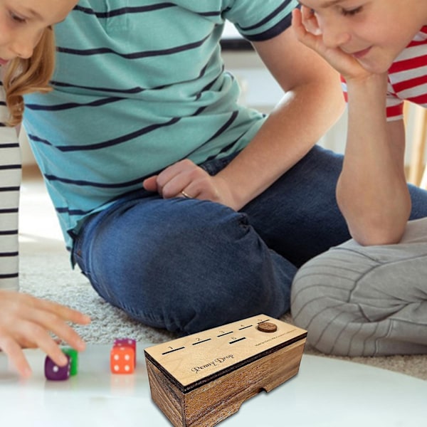 Penny-spill med terning og treboks for 2-6 spillere - Konkurransespill for barn, voksne og familier - Strategispill med myntkast - Bursdags- og julegave - WELLNGS