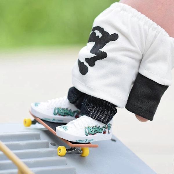 Nyhet Finger Sports Leke Sett Finger Skateboard med Kostyme Gutter Voksen Gave - WELLNGS Blue B