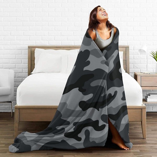 Militärkamouflagefilt Ultra Mjuk Varm Alla Säsonger Svart och Grå Camo Dekorativ Fleecefilt för Säng Stol Bil Soffa Soffgrupp Sovrum-WELLNGS 60x50in 150x125cm
