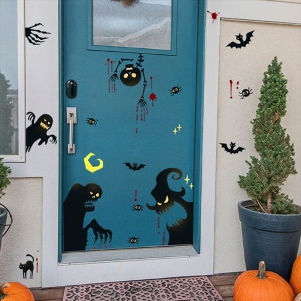 2 sarjaa Halloween haamuja, lepakoita, luurankoja, verijälkiä, hämähäkkejä, olohuone