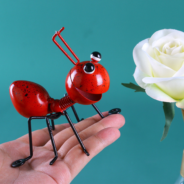 1 stykke rød metall maur ornament Kreativ maur statue dekorasjon