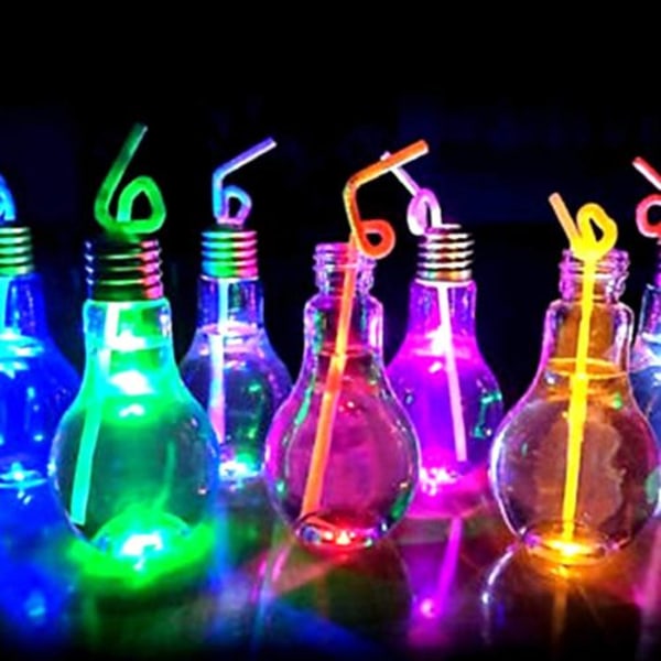 Eaxus sett med 4 LED RGB party glasspærer med lokk og sugerør 400ml party