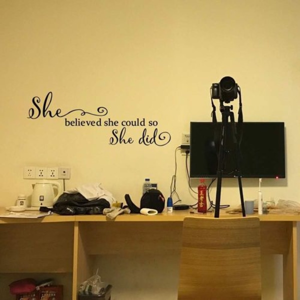 Utskuren separata bokstäver \"She Believed She Could So She Did\" - väggdekal, in