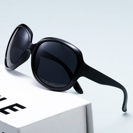 Oversized Sunglasses - Women's - Polarized - UV Protection - Black