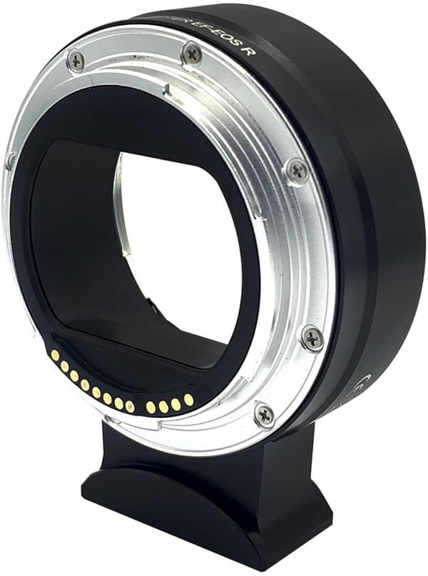 Kompatibel med EF-EOS R-adapter. Fungerar med Canon R-seriens kamerahus (RP, R5, R50) och EF/EF-S-objektiv. Stöder autofokus.