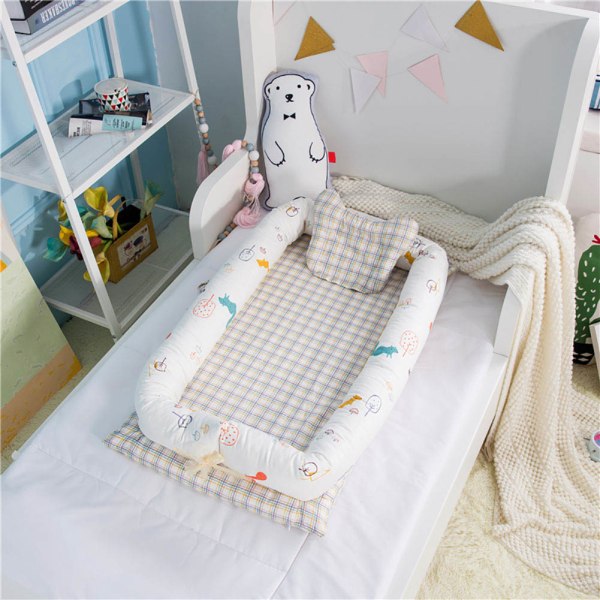 Cotton Baby Snuggle Nest Bionic Bed Portable Newborn Sleeper Lounger med ekorremönster