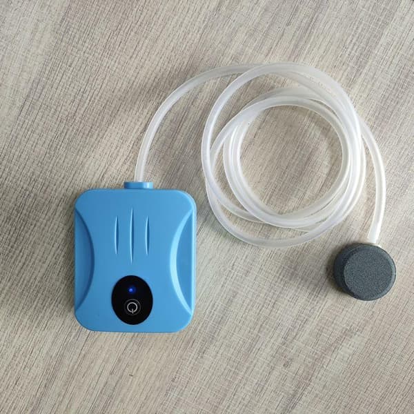 Soldriven luftningspump, USB-driven, för tyst vattencirkulation i dammar.